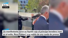 Lanzan líquido rojo al príncipe heredero en el exilio de Irán