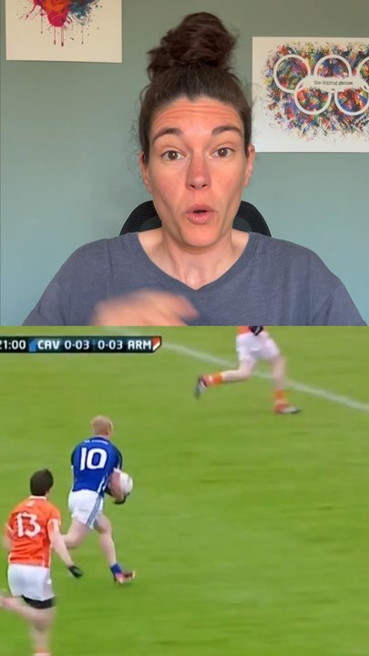 🏐 Le sport le plus populaire d’Irlande, c’est le football gaélique !Et il ressemble au jeu auquel on jouait dans la cours de recre quand on était enfant 👧 Mais le football gaélique c’est aussi l’histoire, celle du Bloody Sunday