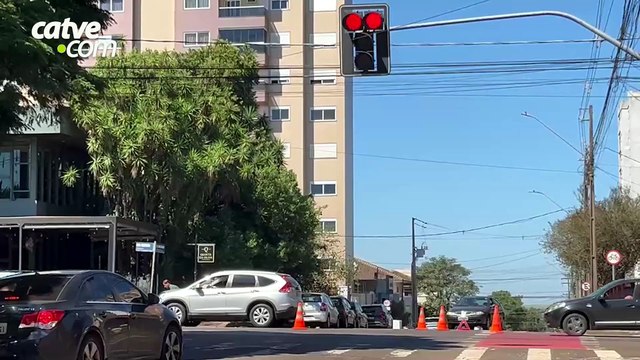 Acidente entre dois carros deixa feridos no Centro de Cascavel