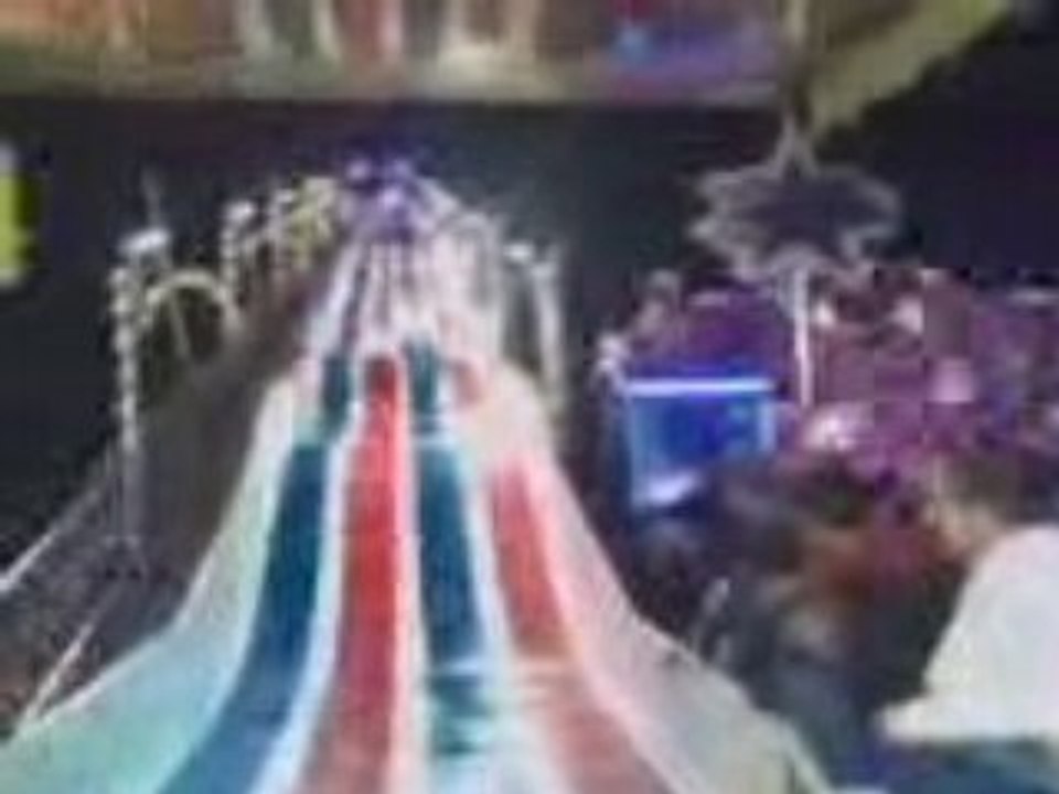 Petit tour dans un manège enfantin, avec Totone et Jérome