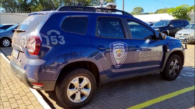 Facas, tesouras e estilete: Homem em surto é contido e detido pela GM