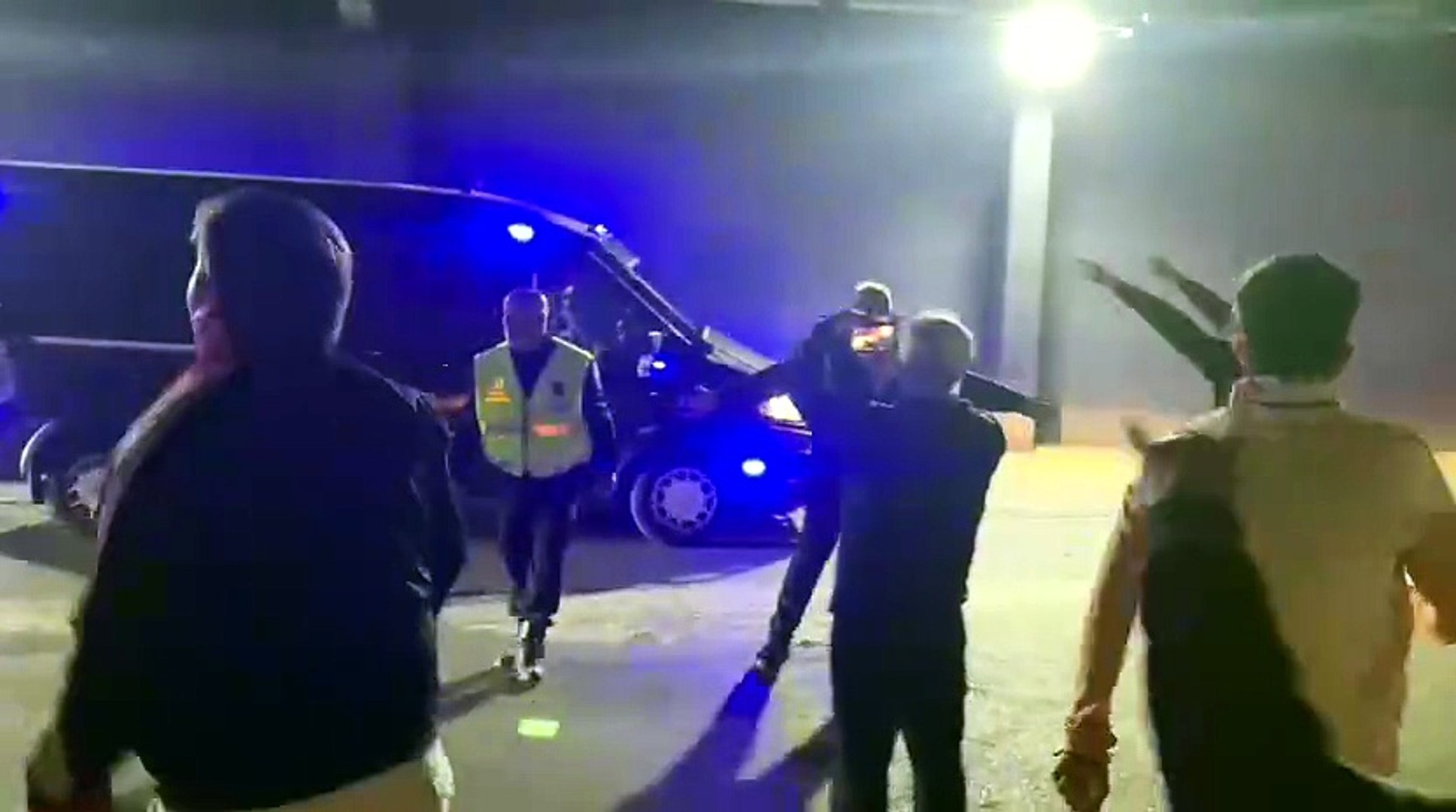 Enfado tremendo de la afición del Sevilla en Valencia: "Nos vamos a Segunda División"