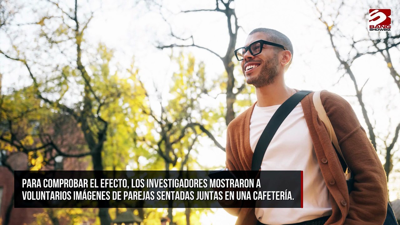 Las personas que pasan el tiempo mirando sus teléfonos son menos atractivas