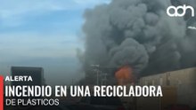 🚨¡Última Hora! Fuerte incendio consume planta recicladora de plásticos en Durango