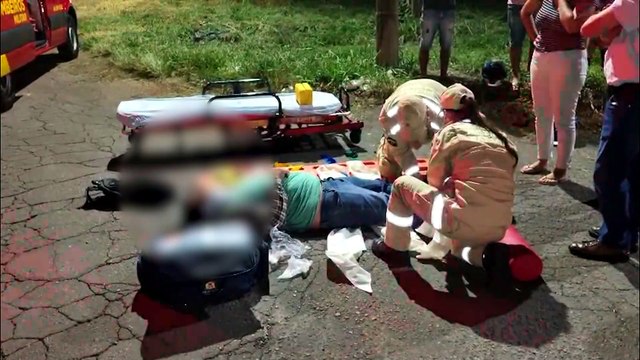 Batida forte: motociclista fica ferido após colisão com Volvo na marginal da BR-277