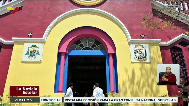 Estudiantes de la Universidad Católica Santa Rosa elevan oraciones por la paz de Venezuela