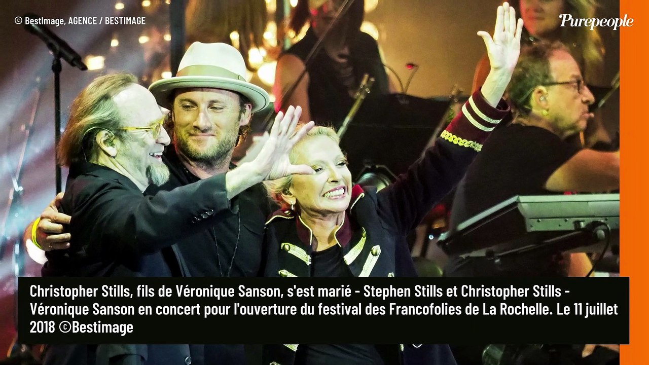 Véronique Sanson : sa petite fille Sarenne, qui a le même sourire qu'elle, a été diplômée à l'autre bout du monde