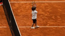 Rafa Nadal Jr. se divierte con su padre en el Bernabéu: así son sus primeros reveses