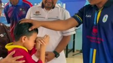Saat perpisahan murid dan guru undang air mata. 'Mesti dia sayang cikgu dia sangat'