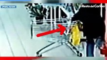 Borseggi nei supermercati: la coppia di ladri seriali in azione