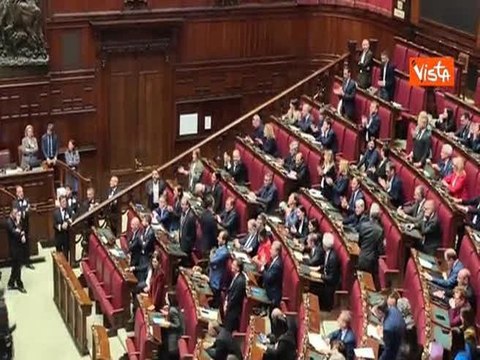 Opposizioni cantano 'Bella Ciao' prima del voto finale del Dl Sicurezza
