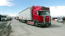 Türkiye'den İran'a tıbbi malzeme taşıyan 6 tır Ağrı'dan sınırı geçti