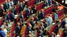 Centrodestra canta Inno di Mameli in Aula alla Camera, le opposizioni si uniscono