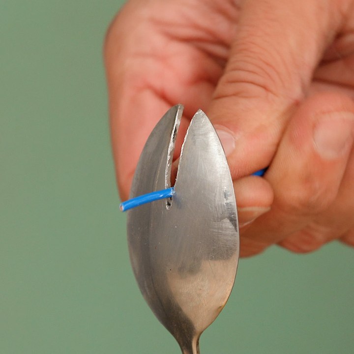 Carve a spoon to create a cool tool 🤩