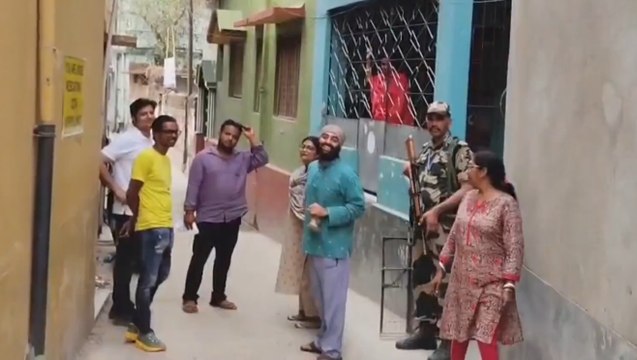 Arijit Singh Casts Vote in Bengal Phase 1 With Wife in Murshidabad