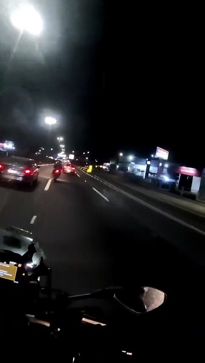 Cena de filme: BR-101 vira "pista de corrida" durante perseguição policial