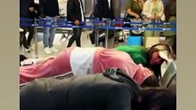 Viral η Μελίνα Νικολαΐδη με τις φίλες της – Ο λόγος που τις κοίταζαν όλοι στο αεροδρόμιο