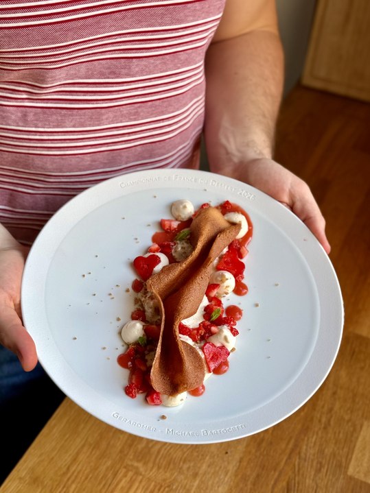 Tarte aux Fraises Revisitée façon Dessert à l'Assiette 🍓 | Riz au Lait, Crêpe Dentelle et Streusel