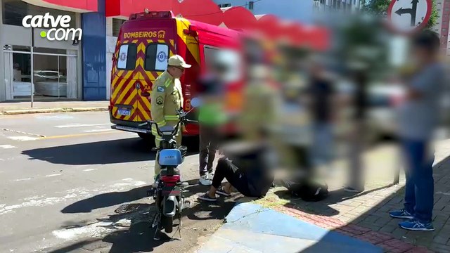 Jovem com deficiência auditiva fica ferido em colisão entre carro e moto elétrica em Cascavel