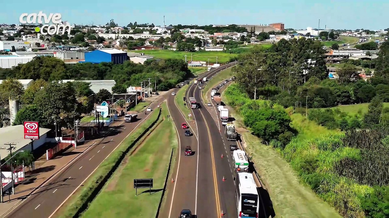 Duas pessoas ficam feridas em acidente na BR 277 em Cascavel