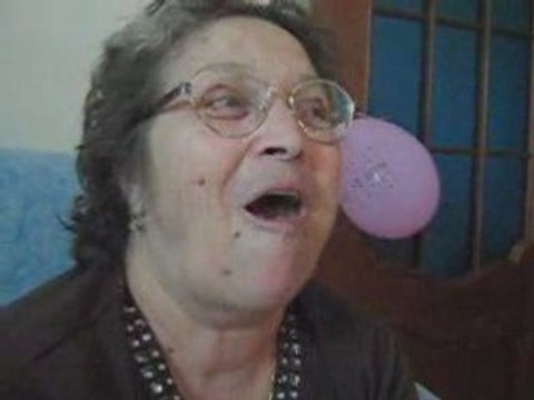 SAMO:Nonna Kata fa gli auguri!