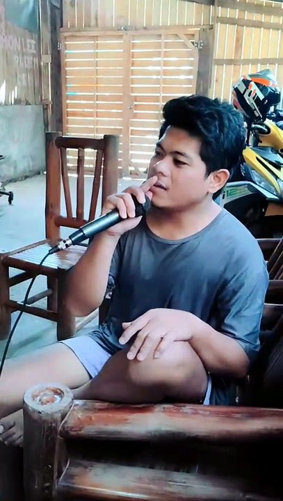 Nagkaraoke si Jefforce