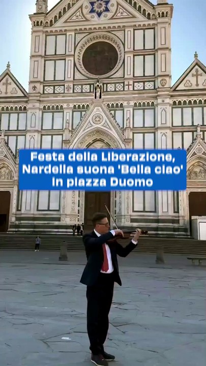 Festa della Liberazione, Nardella suona 'Bella ciao' in piazza Duomo