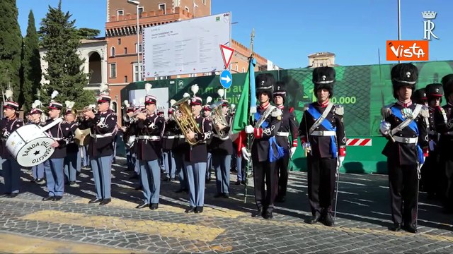 Onori militari all'arrivo di Mattarella all'Altare della Patria per 81° anniversario Liberazione