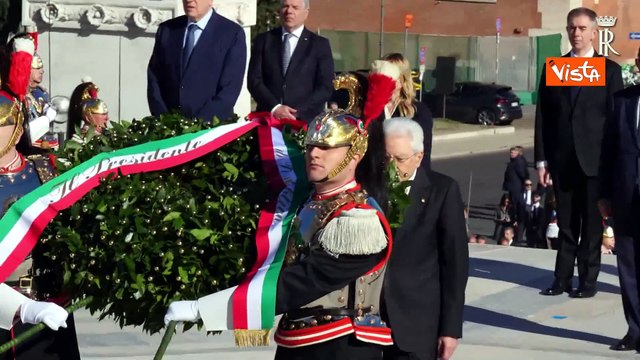 Mattarella depone una corona d'alloro a Altare della Patria per l'81° Anniversario della Liberazione