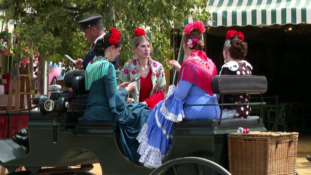 Lola Lolita acude a la feria de Sevilla después de la polémica por publicar unas fotos