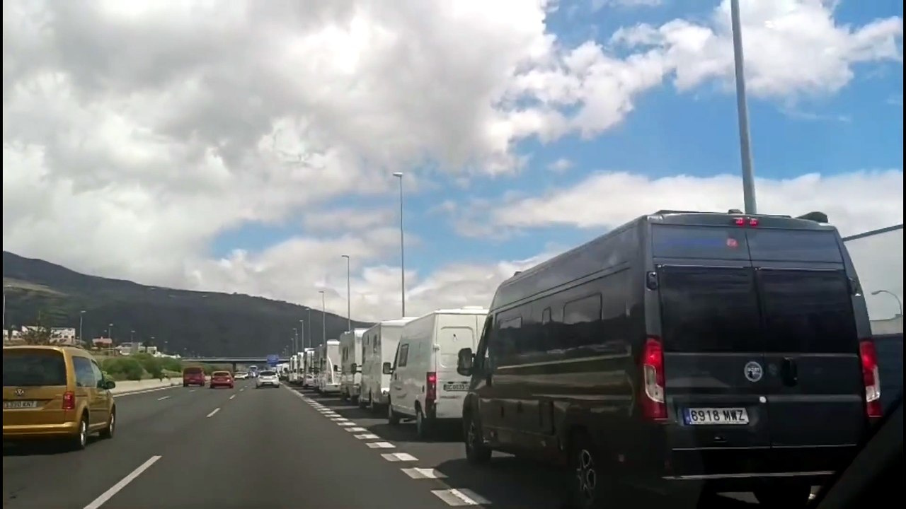 Más de 500 autocaravanas toman la TF-1 en protesta por las prohibiciones
