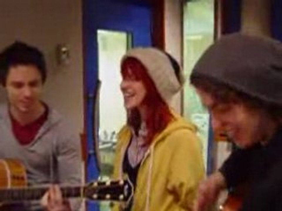 Paramore - crushcrushcrush (Acoustic @ Tropical Pizza)