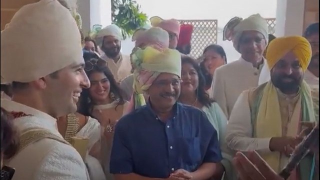 Raghav Marriage Viral Video: जब राघव-परिणीति की शादी में सपरिवार पहुंचे थे केजरीवाल, देखें वीडियो