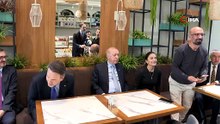 Cumhurbaşkanı Recep Tayyip Erdoğan, “Ev Sahibi Türkiye” İstanbul Kura Çekim Töreni’nin ardından Beyoğlu’nda bir kafeyi ziyaret ederek vatandaşlarla bir araya geldi.