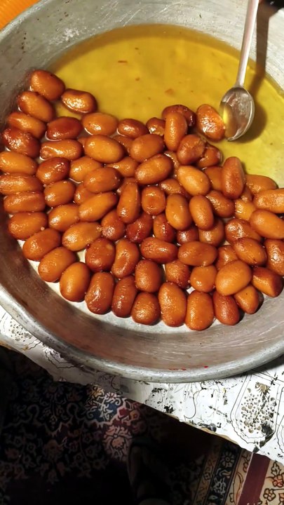 Gaon Ki Shaadi Mithai Taste | Pumpkin Halwa Aur Gulab Jamun Review 😋