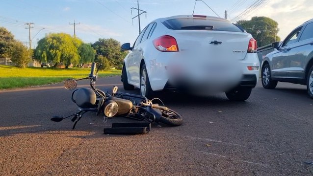 Colisão entre carro e patinete elétrico deixa adolescente ferido em Cascavel