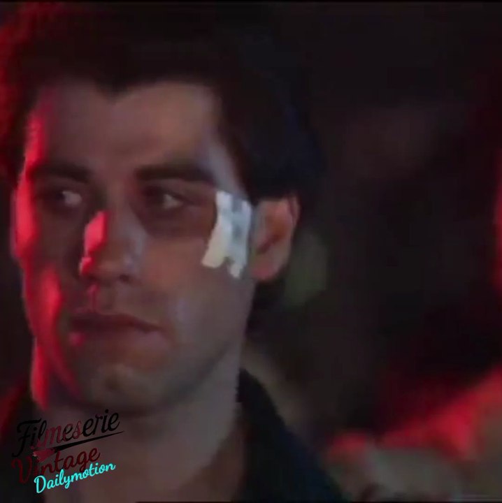 La febbre del sabato sera (1977), Tony Manero, interpretato da John Travolta, vince la gara di ballo finale nel club [2001 Odyssey]