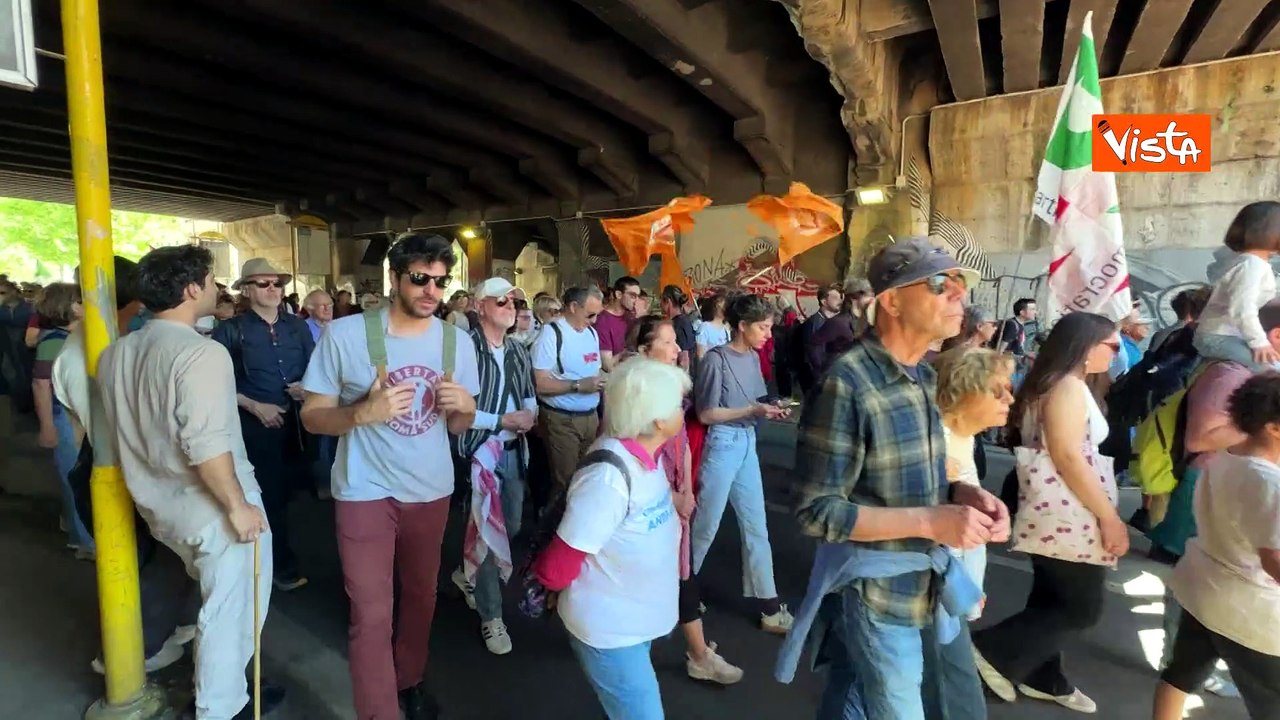 'Io obietto la guerra', lo striscione di Emerge...