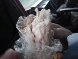 Juliette goûte la nourriture anglaise =)