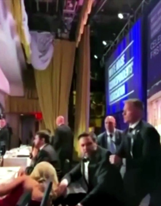 Tirs au dîner avec Donald Trump : Ces images font polémique en montrant le vice-Président JD Vance évacué AVANT le Président américain, provoquant l'incompréhension sur les réseaux