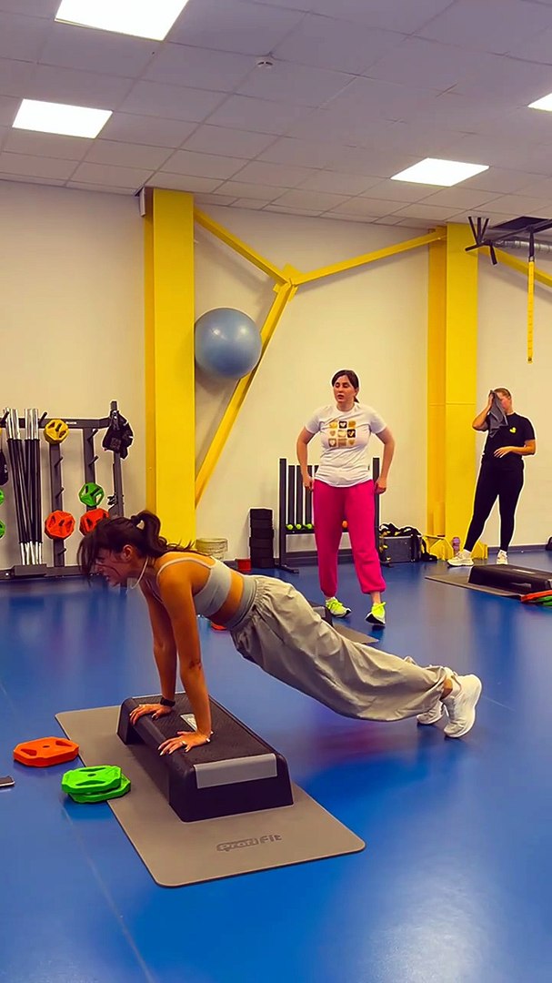 ⁣Полный бой: степ, гантели, функционал — Full Combat: Step, Dumbbells, Functional
