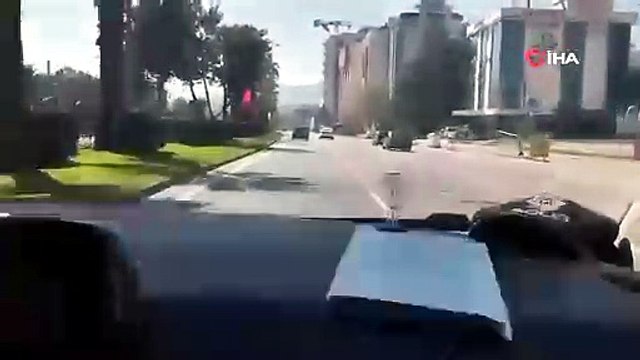 Zamanla yarışan polis kimliğini kaybeden öğrenciyi sınava yetiştirdi