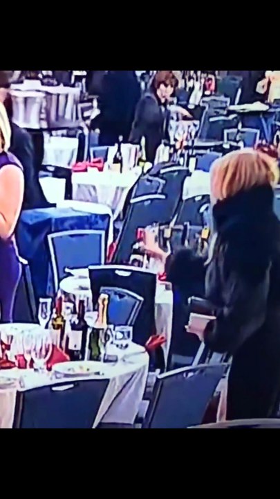 Spari alla cena con Trump, ma gli ospiti pensano a portarsi via il vino pregiato