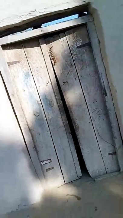 Salon ne asi asi jaga mara hai