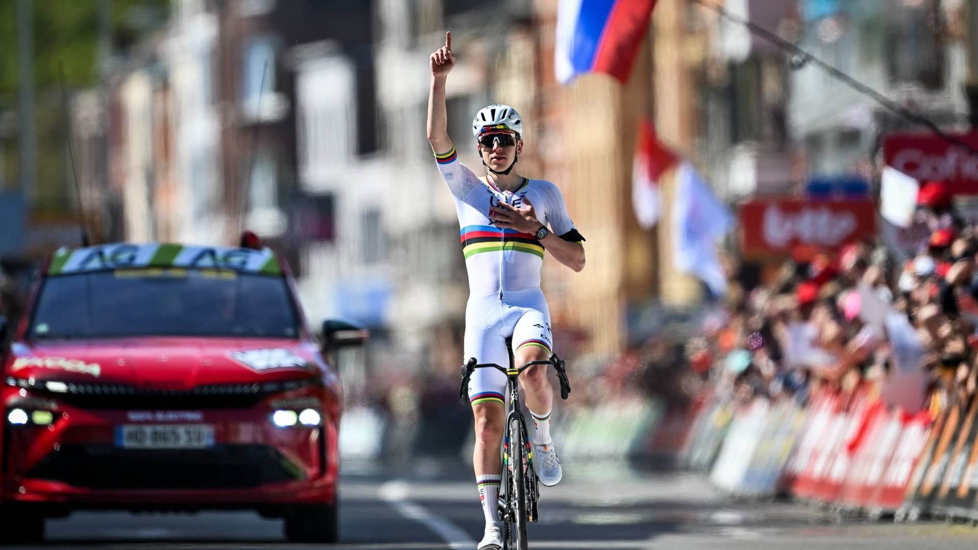 Pogacar: "Quiero ganar todo lo que sea posible hasta que Seixas nos destroce"