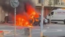 Beykoz'da seyir halindeyken yangın çıkan otomobil kullanılamaz hale geldi