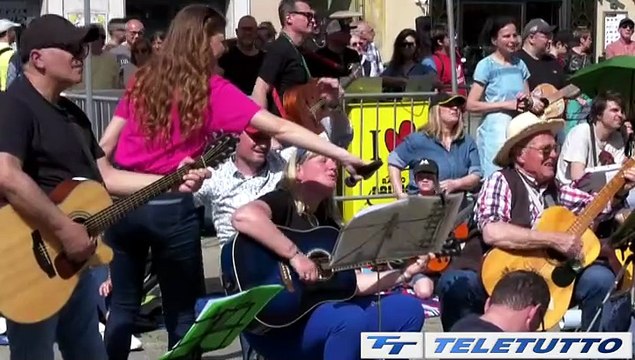 Video News - Successo per 1000 Chitarre in Piazza