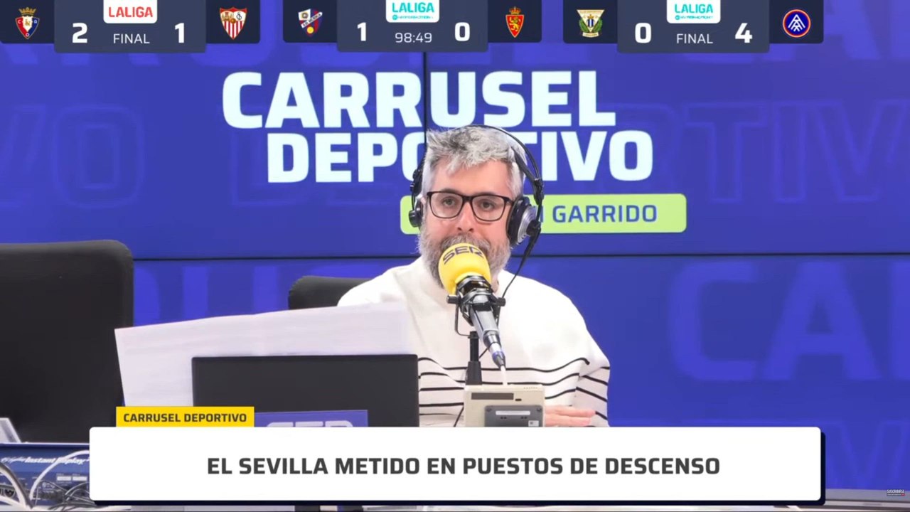 Es la imagen del año: es expulsado y le mete un puñetazo al rival | Huesca 1 - Zaragoza 0