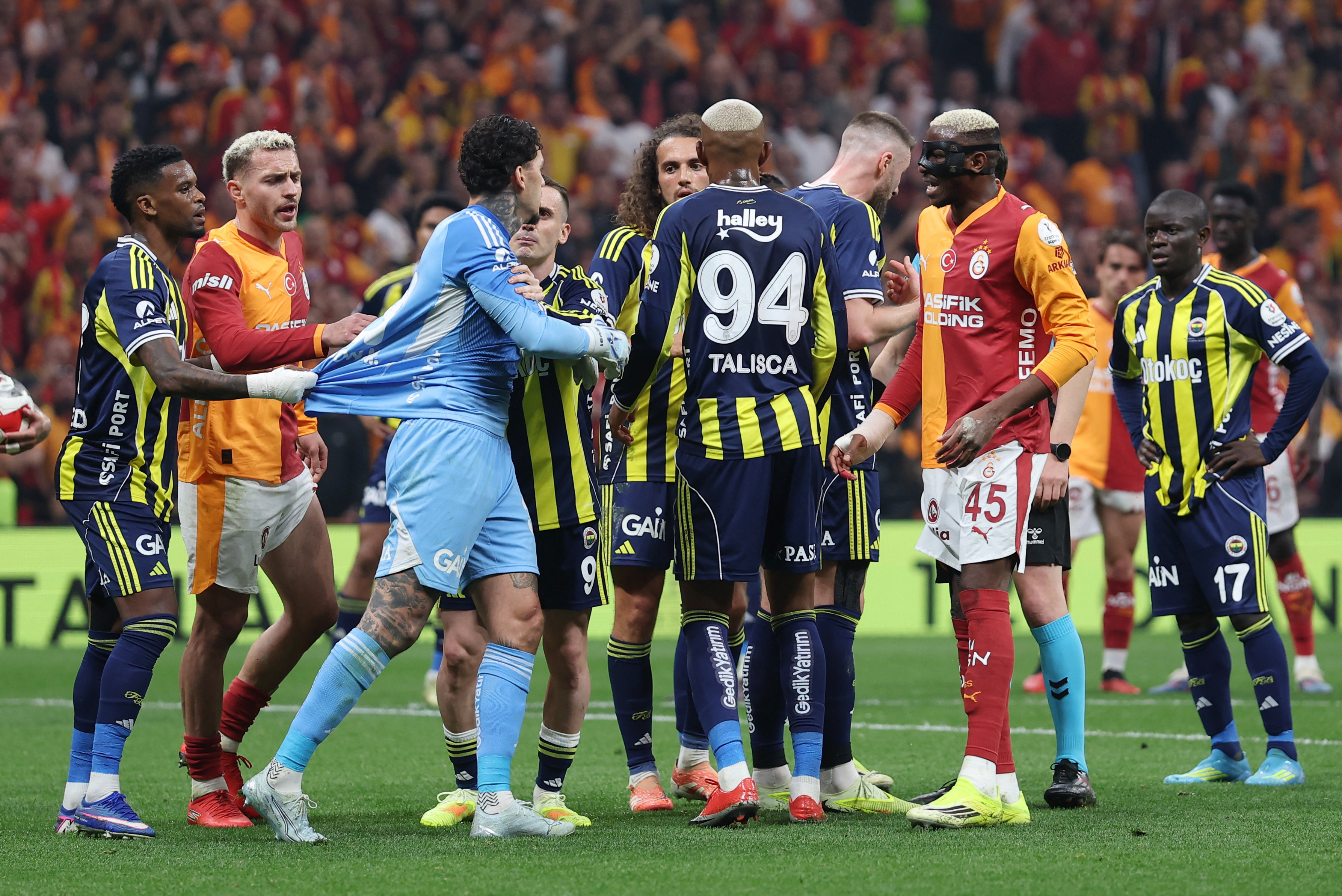 Süper Lig : Galatasaray écrase Fenerbahçe dans un choc volcanique !