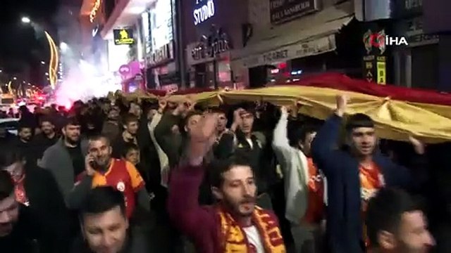 Kars’ta derbi zaferi coşkusu: Sarı-kırmızılılar sokaklara akın etti | Ajansspor | IHA